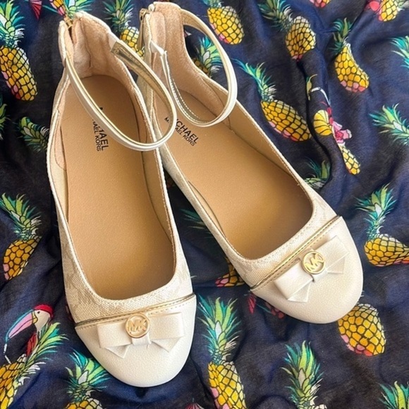 Brand New Michael Kors Cream Round Toe Bow Ankle Strap Zipper Flats Dress Shoes - Picture 3 of 16